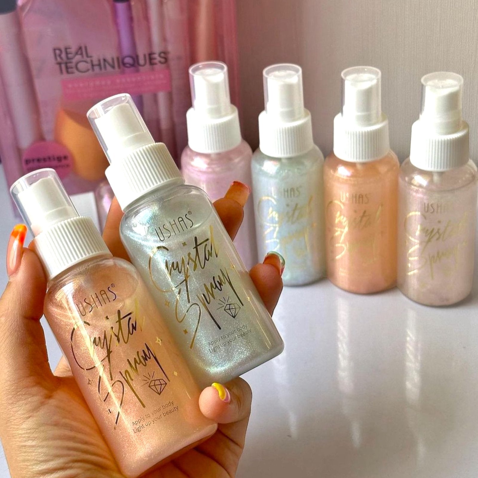 Fard Iluminator Sclipici Lichid USHAS – Fata si Corp