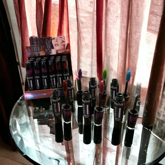 Mascara Color pentru volum si definire