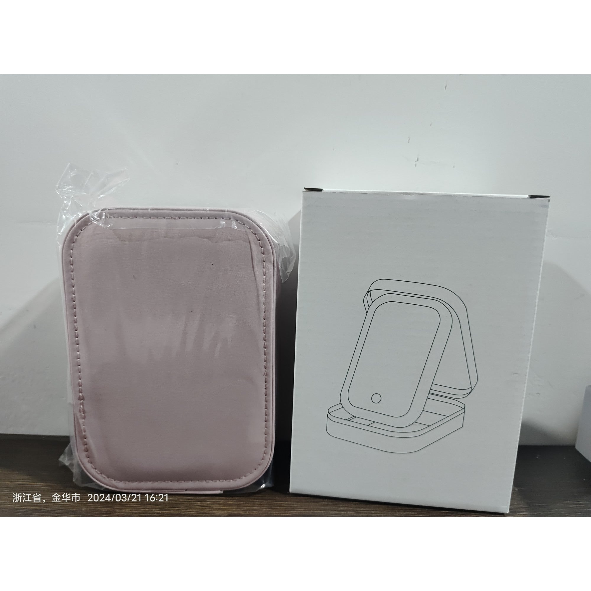 Portfard, Belvia, Geanta Cosmetice, cu Oglinda LED, 3 Moduri de Lumina, Incarcare USB, Baterie 1200 mAh, pentru Organizarea Cosmeticelor, 4 Compartimente, Imitatie Piele, Roz, 16.5x11.5x6 cm